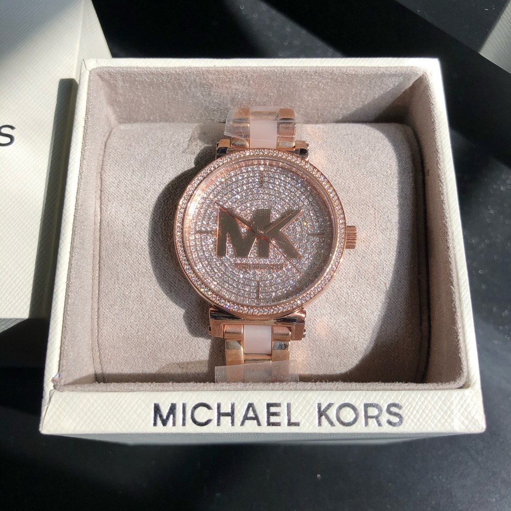 ⭐️SOLD⭐️ NIB Michael Kors Watch